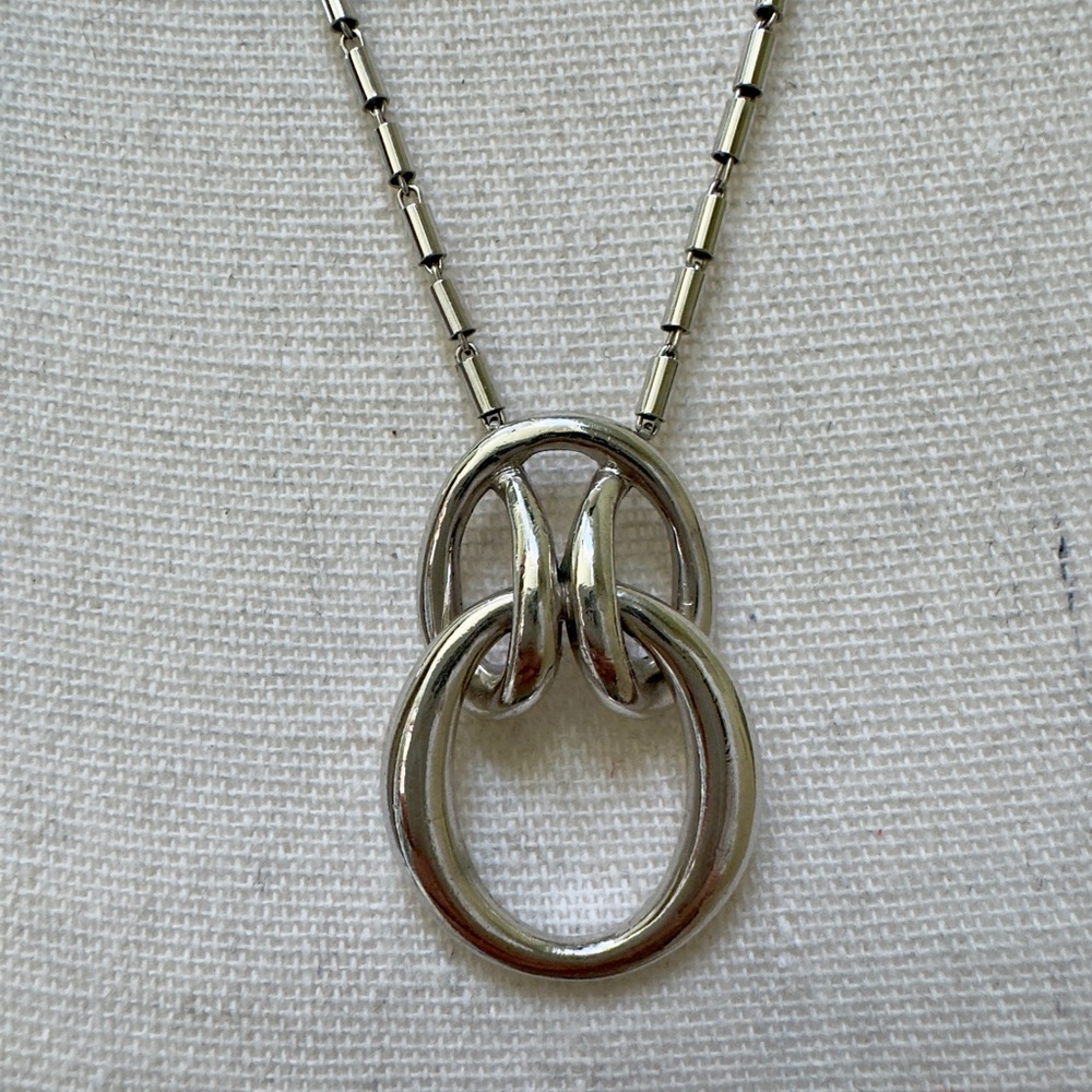 Vintage Trifari silver tone necklace contemporary twisted circle design - Picture 3 of 3